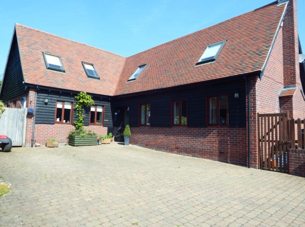 Large 3 Bed roomed Detached in Caddington