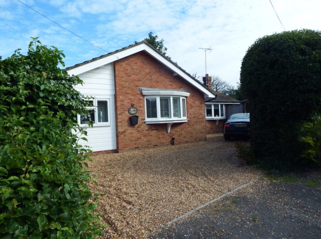 bungalow in totternhoe