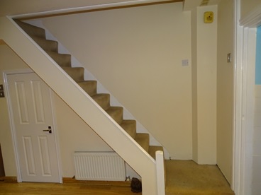No banister to staircase - ideal for a child to fall off!