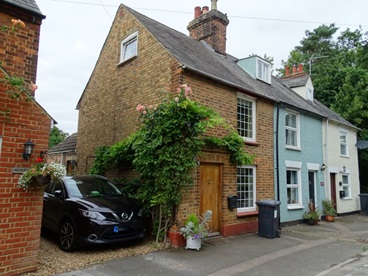 3 bed end of terrace. Bedford