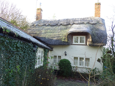 2 Bedroomed Thatched Cottage in Great Horwood Bucks.