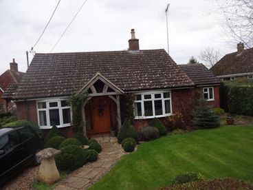 2 Bedroomed detached bungalow in Edlesborough.