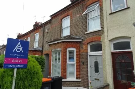 Cottage in Dunstable with a cellar