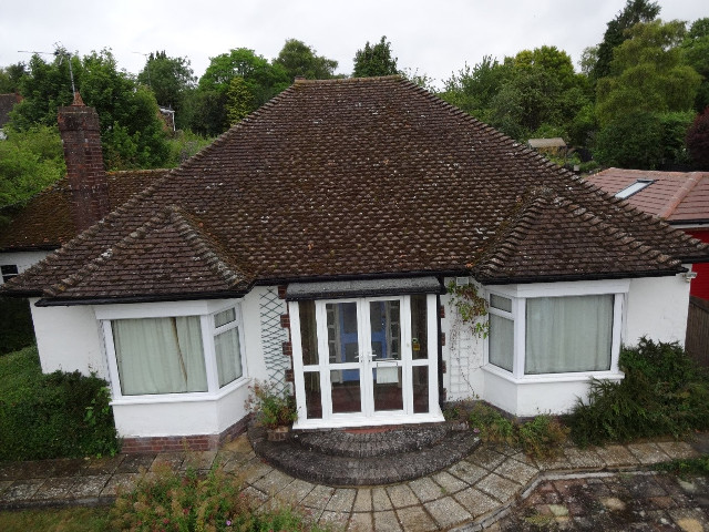 2 Bedroomed Bungalow in need of modernisation in Totternhoe, Bedfordshire