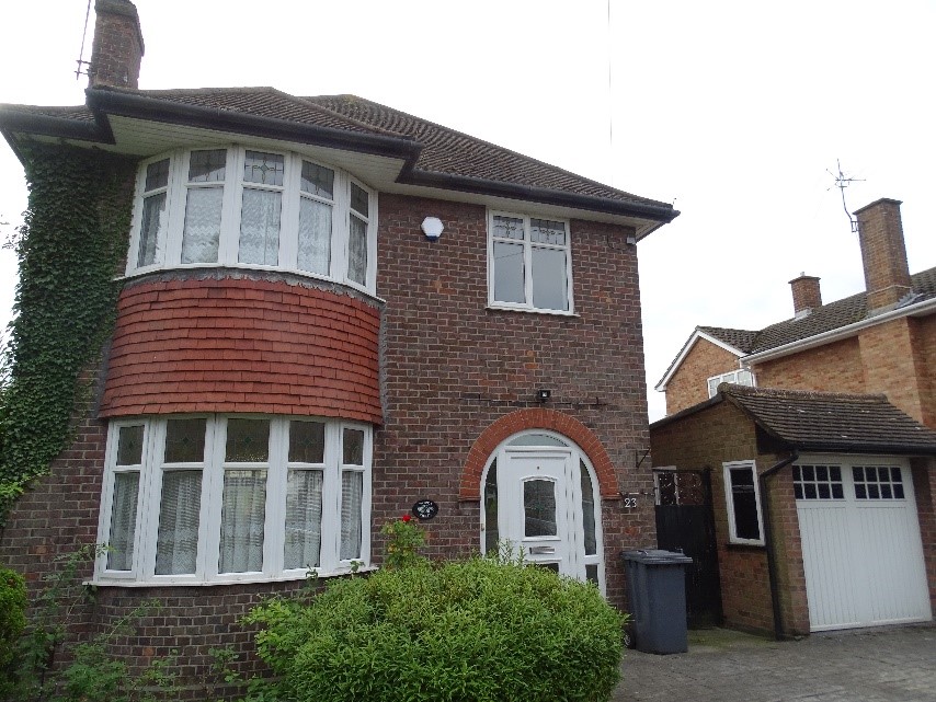 3 Bedroomed Detached House. 1930's Style - Dunstable, Bedfordshire