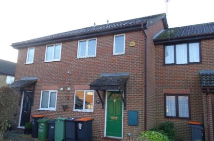 2-Bedroomed-Mid-Terraced-Dunstable-Bedfordshire