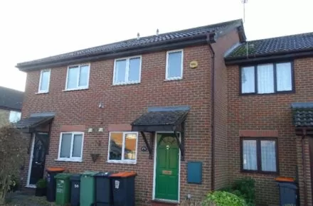2-Bedroomed-Mid-Terraced-Dunstable-Bedfordshire