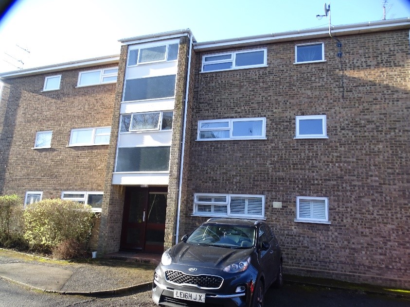 Top Floor Flat in Leighton Buzzard, Bedfordshire