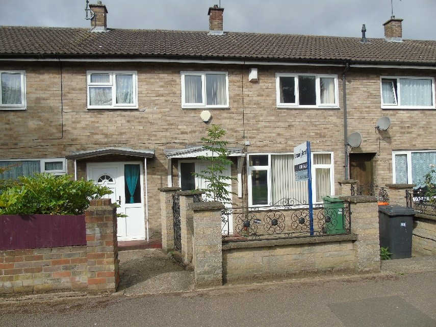 2 Bedroomed Mid Terraced House in Houghton Regis, Bedfordshire.
