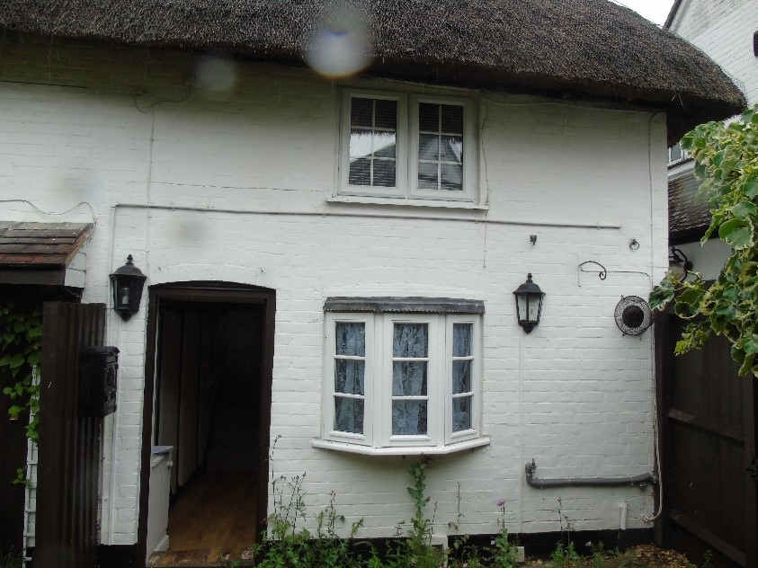 Thatched End of Terraced 1 Bedroomed Harlington, Bedfordshire