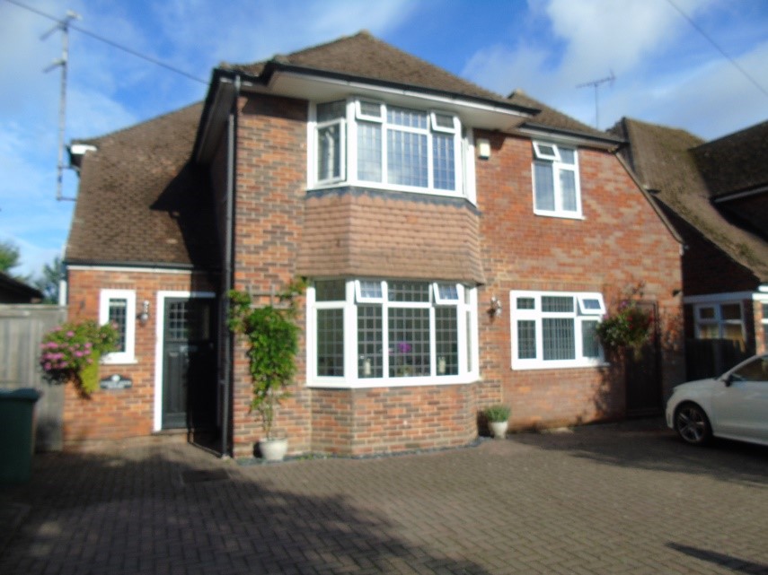 5 Bedroomed Detached House in Aylesbury, Bucks