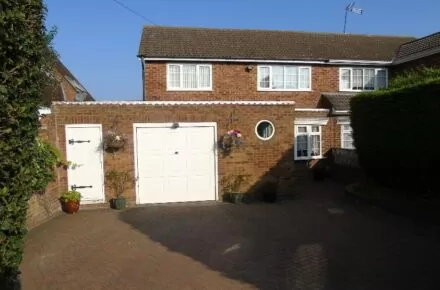 3-Bedroomed-Semi-Dunstable