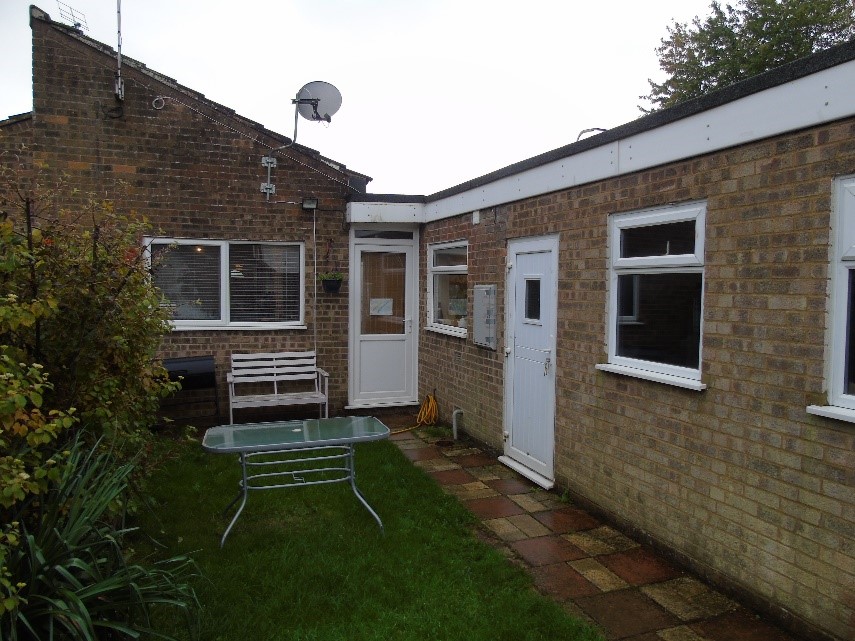 3 Bedroomed Bungalow, Leighton Buzzard, Mainly Flat Roof