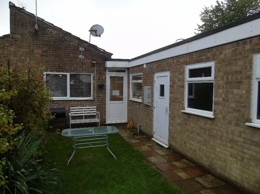 3 Bedroomed Bungalow, Leighton Buzzard, Mainly Flat Roof