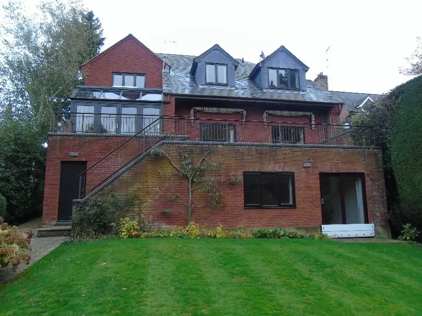4 Bedroomed House overlooking River, Buckingham.